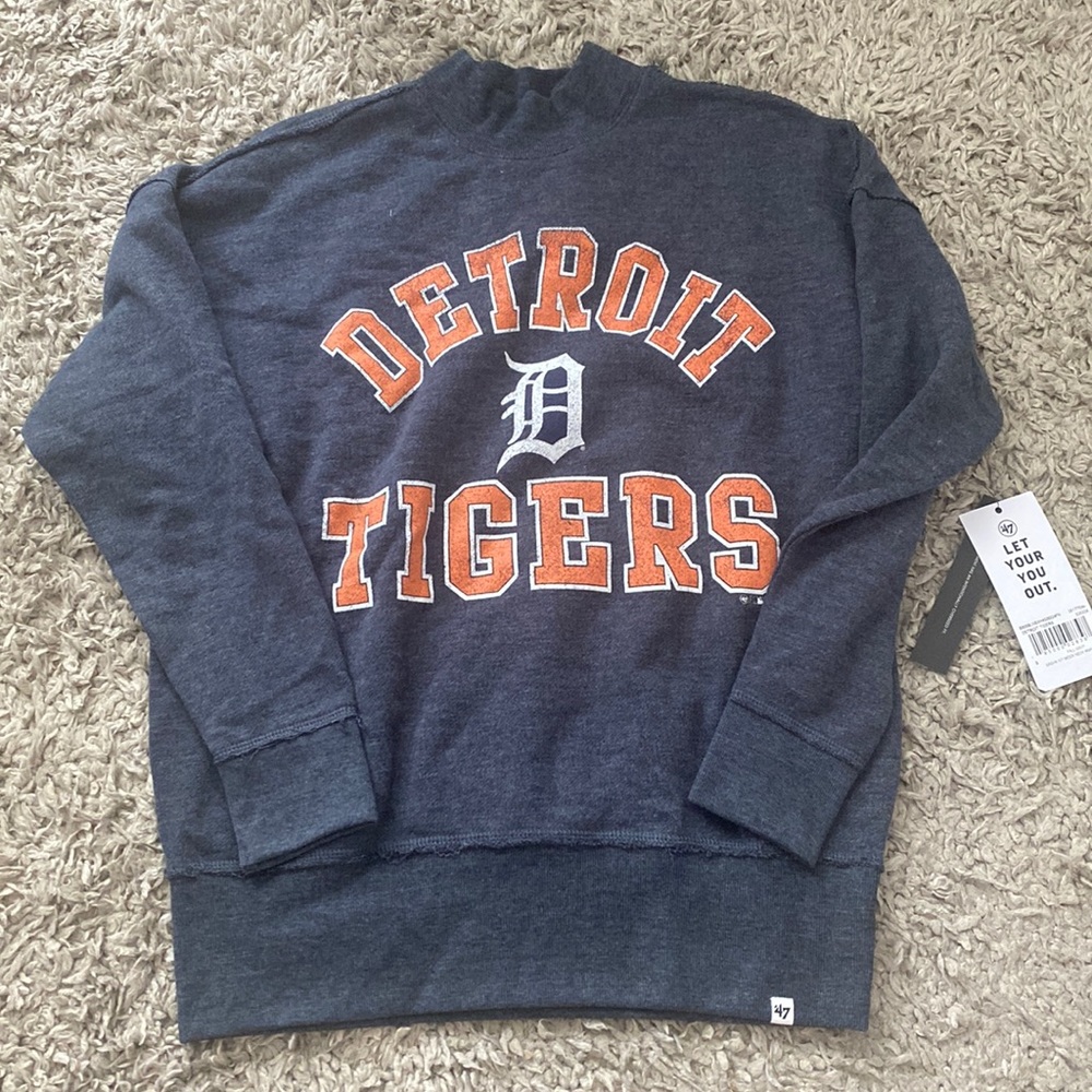 NWT! Women’s size small Detroit Tigers sweatshirt